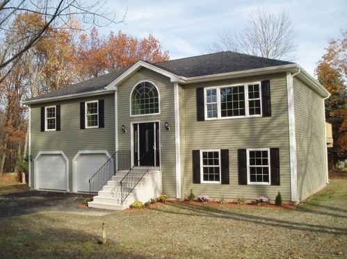 3 Montague St, Worcester, MA 01603-3126