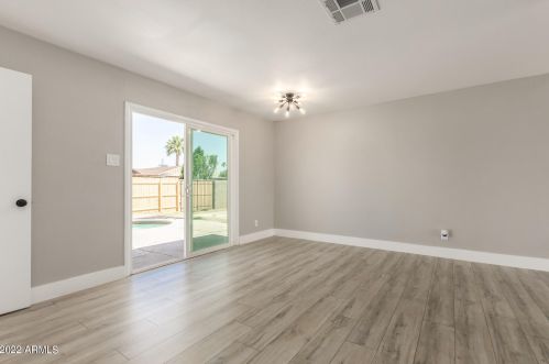 5227 47 St, Phoenix AZ 85040-4159 exterior