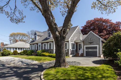 16 Amherst Ave, Falmouth, MA 02540-3704