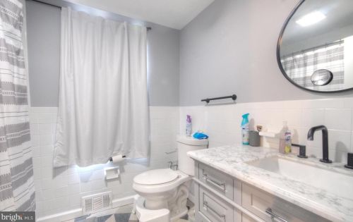 1702 Swedesboro Ave, West Deptford NJ  08066-1517 exterior