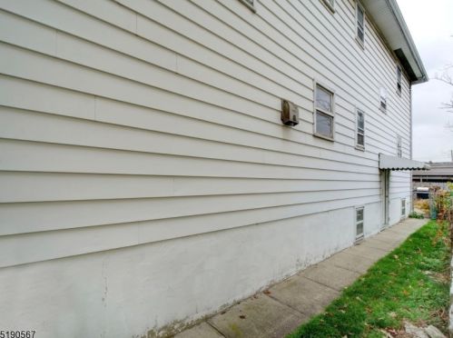 17 Jeraldo St, Belleville, NJ 07109-1034