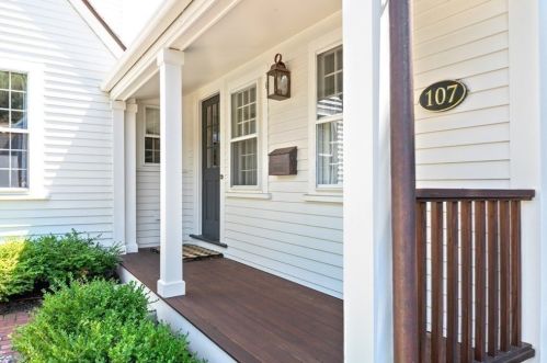 107 Leavitt St, Hingham MA 02043-2973 exterior