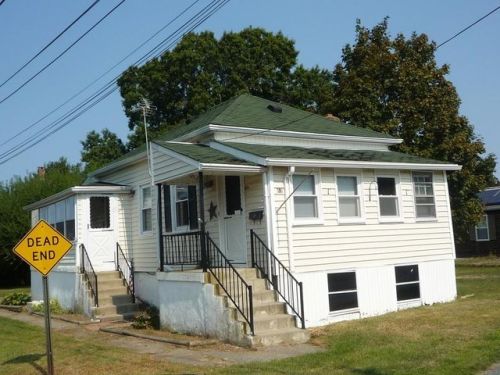 63 Angus St, Fall River, MA 02725-1606