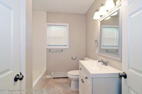 480 Veterans Hwy, Jackson Twp NJ 08527-5122 exterior