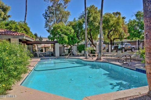 8453 48th St, Phoenix AZ 85044-5704 exterior