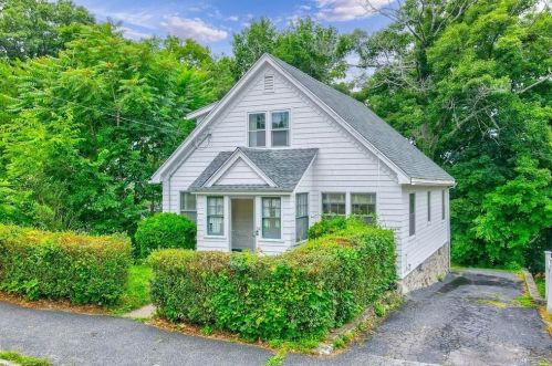 24 Commonwealth Ave, Worcester, MA 01604-1909