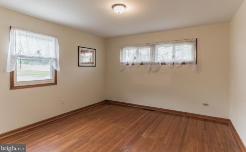 100 Holly Dr, West Deptford NJ 08096-3320 exterior