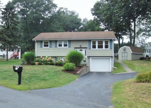 47 Beaver Brook Ln, Dracut, MA 01826-1130