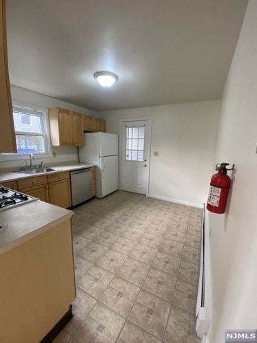 30 Mahan St, Tenafly NJ  07670-1822 exterior