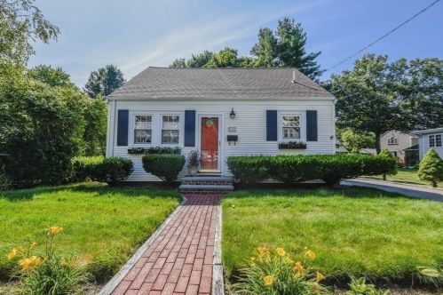37 Dresser Ave, Dedham, MA 02026-5108