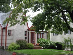 95 Cleveland St, Newton, MA 02465-1562