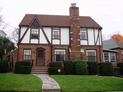 102 Arlington St, Newton, MA 02458-2440