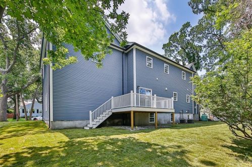 53 Lantern Ln, Arlington MA 02474-1806 exterior