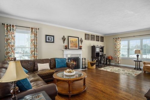 62 Chelsea Dr, Seekonk MA 02771-4923 exterior