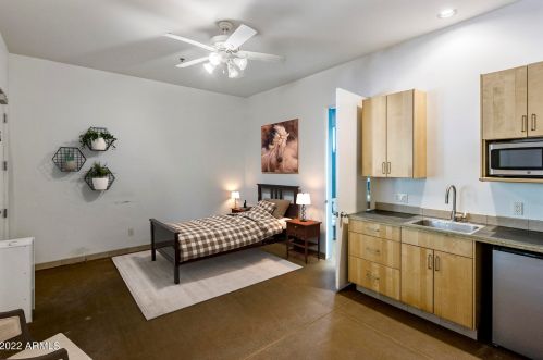 2020 Bethany Home Rd, Phoenix AZ 85014-2434 exterior