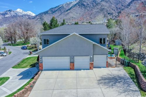35 Lone Holw Dr, Sandy UT 84092-5530 exterior