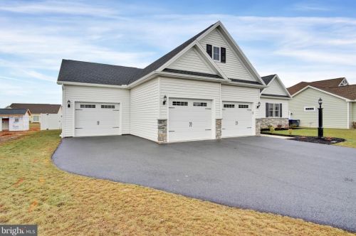 5 Ridley Ln, Carlisle, PA 17015