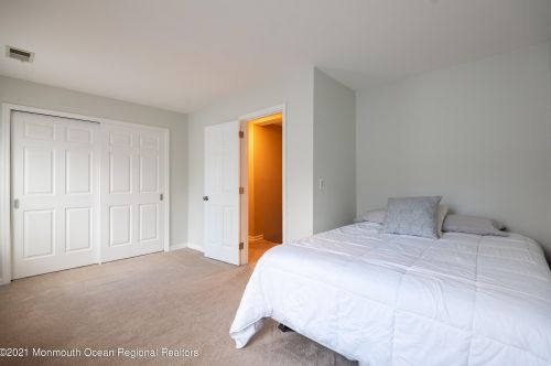 760 Veterans Hwy, Jackson Twp NJ 08527-3335 exterior