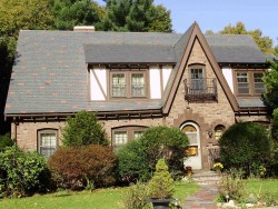 4 Cochituate Rd, Newton, MA 02461-1404