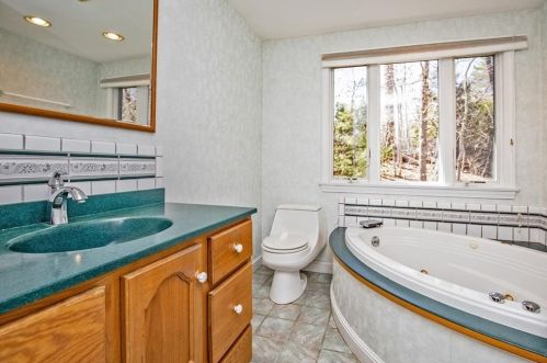 97 Hl St, Topsfield MA 01983-2410 exterior