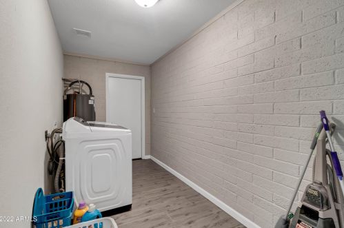 2839 Charleston Ave, Phoenix AZ  85053-1712 exterior