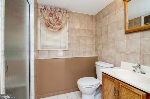 422 Meadowcroft Rd, West Deptford NJ 08096-4007 exterior