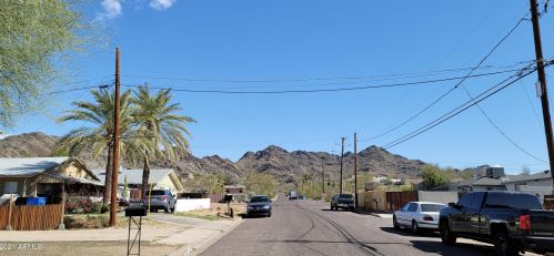 1334 Cinnabar Ave, Phoenix AZ 85020-1815 exterior