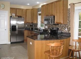 65 Knowlton Cir, Upton MA  01568-1491 exterior