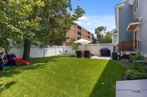 42 Hawthorn St, Newton MA 02458-1215 exterior