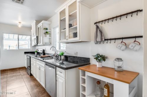 1611 Fairmount Ave, Phoenix AZ 85016-6900 exterior