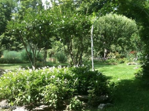 386 Oblong Rd, Williamstown MA 01267-3039 exterior