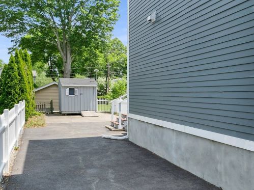 6 Rowe St, Newton MA 02466-1596 exterior