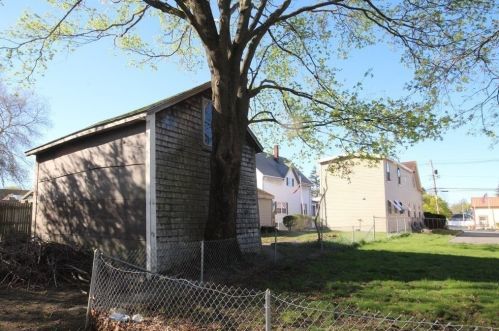 32 Winter St, Taunton MA 02780-1922 exterior