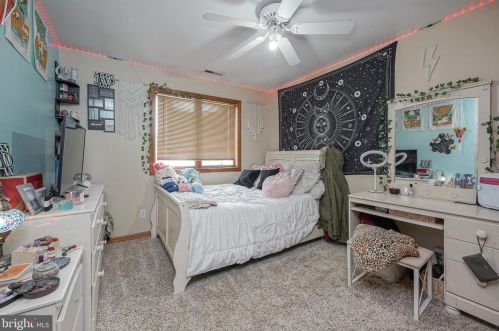 431 Meadowcroft Rd, West Deptford NJ 08096-4007 exterior