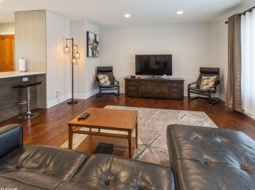 7621 Harlem Ave, Niles IL 60714-4724 exterior