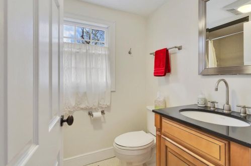 360 Windjammer Ln, Eastham MA 02642-3436 exterior