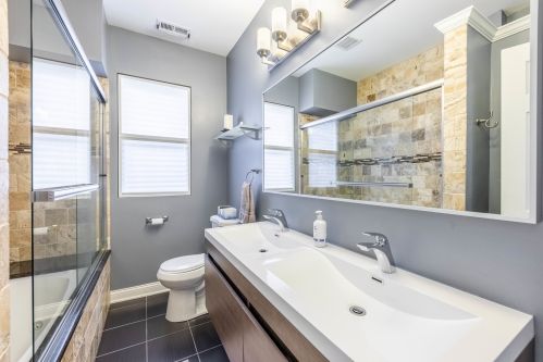 1907 Wenonah Ave, Forest View IL 60402-1666 exterior