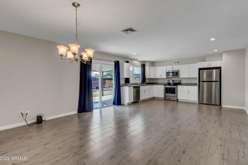 2839 Charleston Ave, Phoenix AZ  85053-1712 exterior