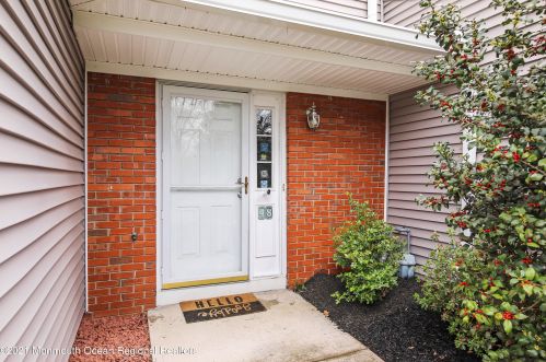 48 Birch Ln, Tinton Falls, NJ 07724-3471