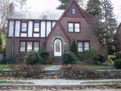 102 Sargent St, Newton, MA 02458-2344