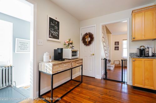 900 Roseld Ave, Tinton Falls NJ  07712-4154 exterior