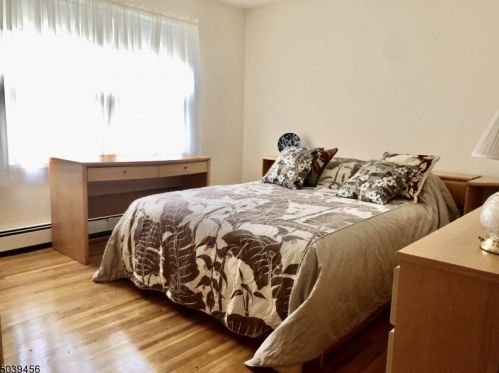 21 Mann Ave, East Hanover NJ 07936-3204 exterior