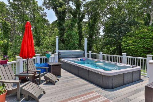 2 Uncle Zlotis Rd, Chatham MA 02633-1595 exterior