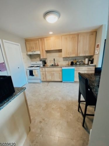 20 Donna Dr, East Hanover NJ  07936-3586 exterior