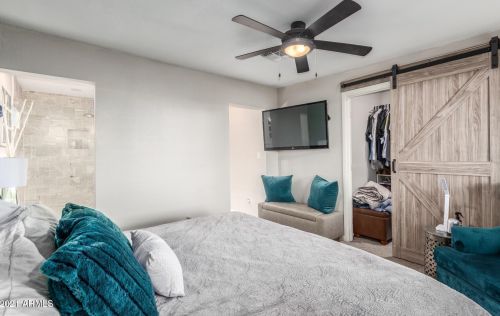 1406 Clarendon Ave, Phoenix AZ 85018-5524 exterior