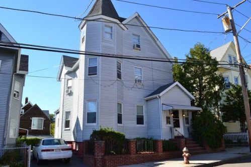 16 Argyle St, Everett, MA 02149-3604