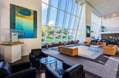 88 Piikoi St, Honolulu HI 96814-4245 exterior