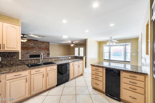 5501 Camelback Rd, Phoenix AZ 85033-1642 exterior