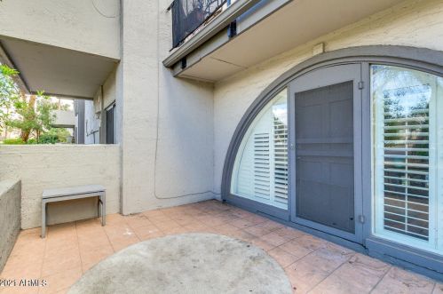 4041 Camelback Rd, Phoenix AZ 85018-2727 exterior