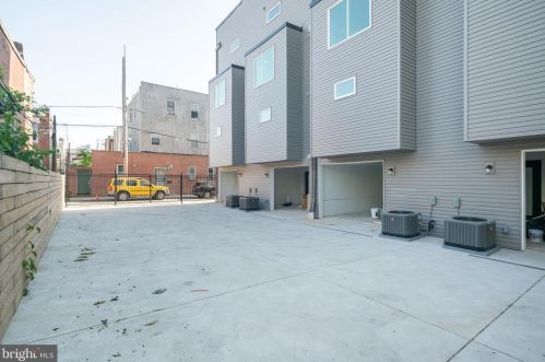 1813 6 St, Philadelphia PA 19140-4528 exterior